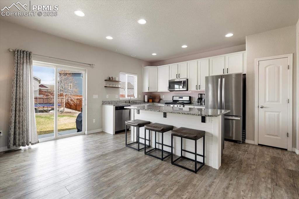 Image 7 of 50: Kitchen