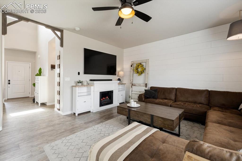 Image 9 of 50: Living Room