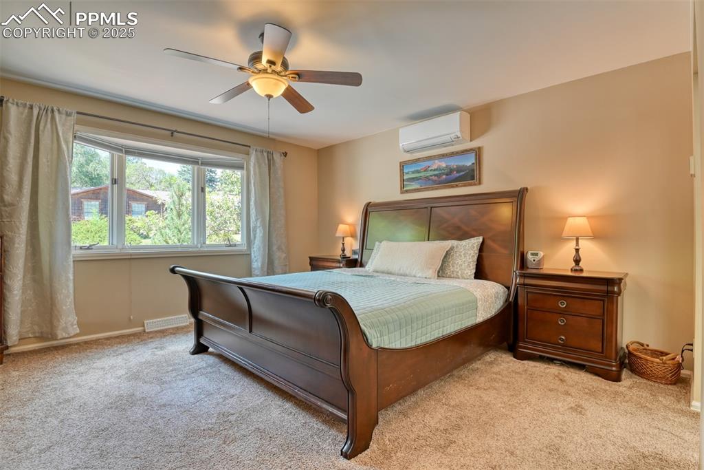 Image 16 of 50: Bedroom