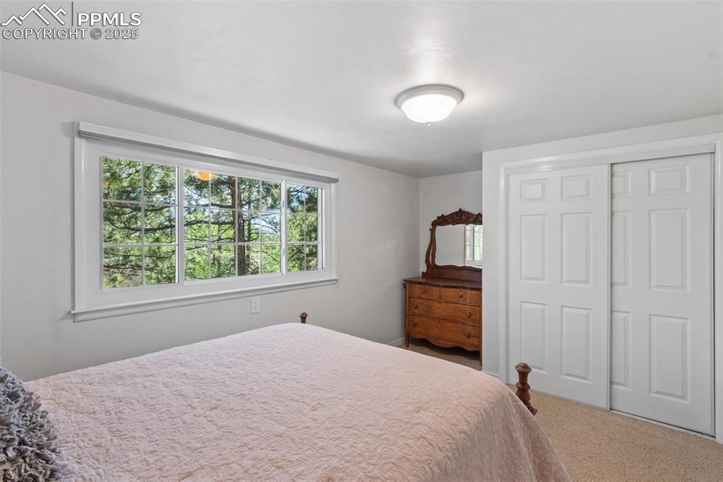Image 31 of 50: Upstairs bedroom