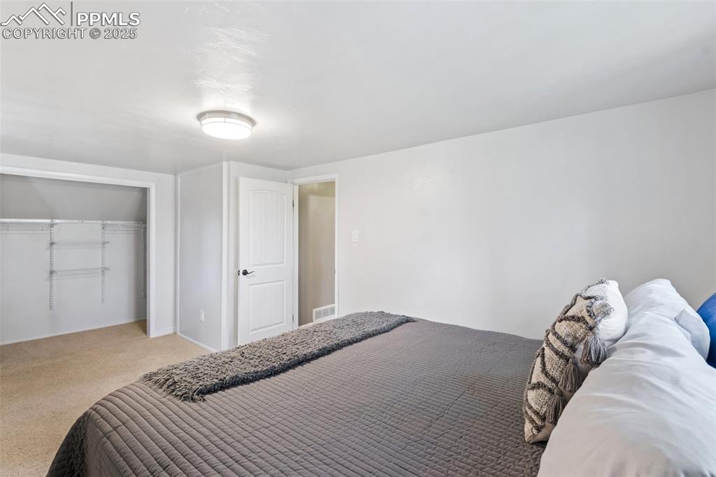 Image 35 of 50: Upstairs bedroom