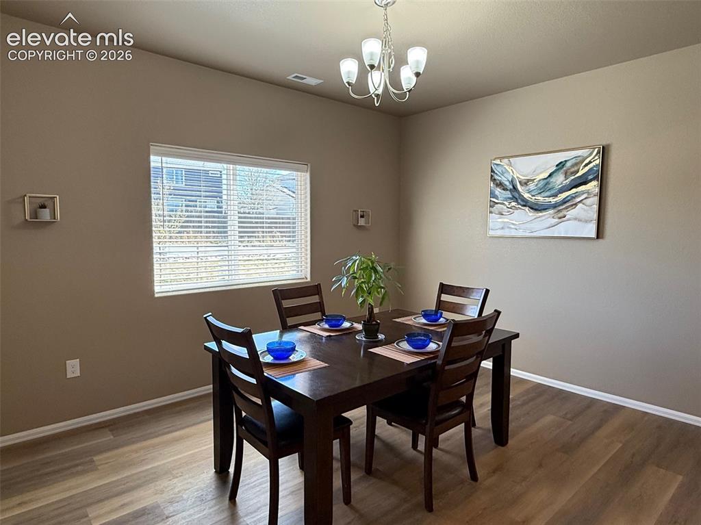Image 13 of 31: Dining Area
