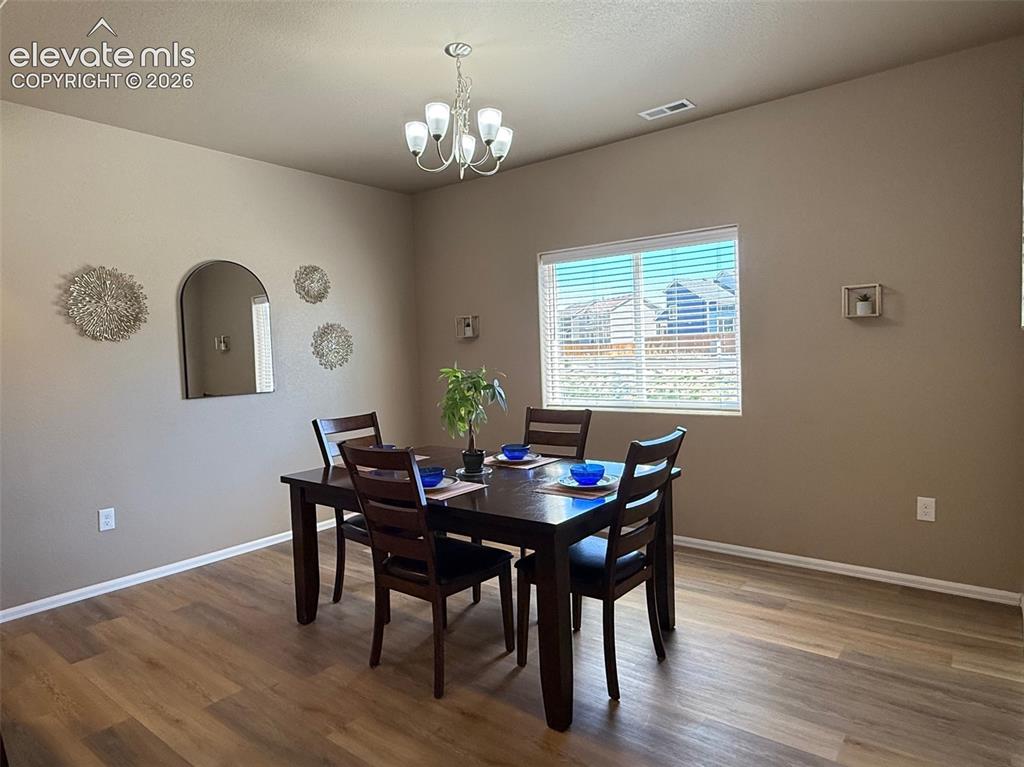 Image 14 of 31: Dining Area