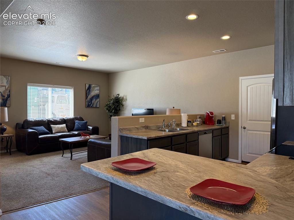 Image 19 of 31: Kitchen