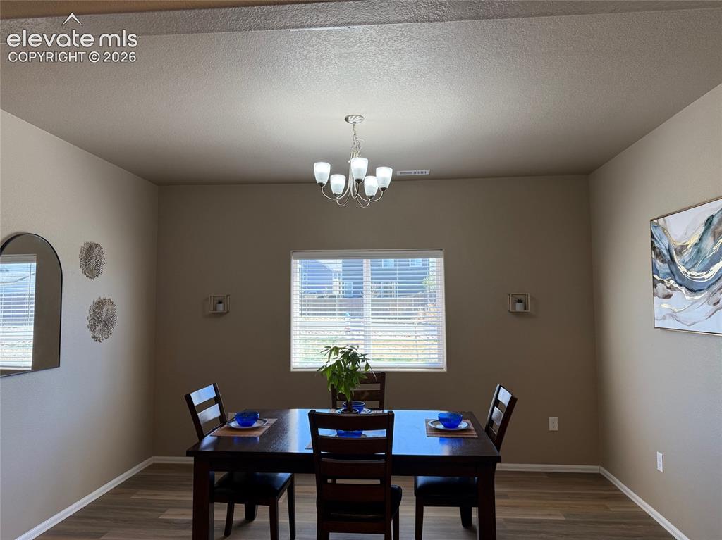 Image 25 of 31: Dining Area