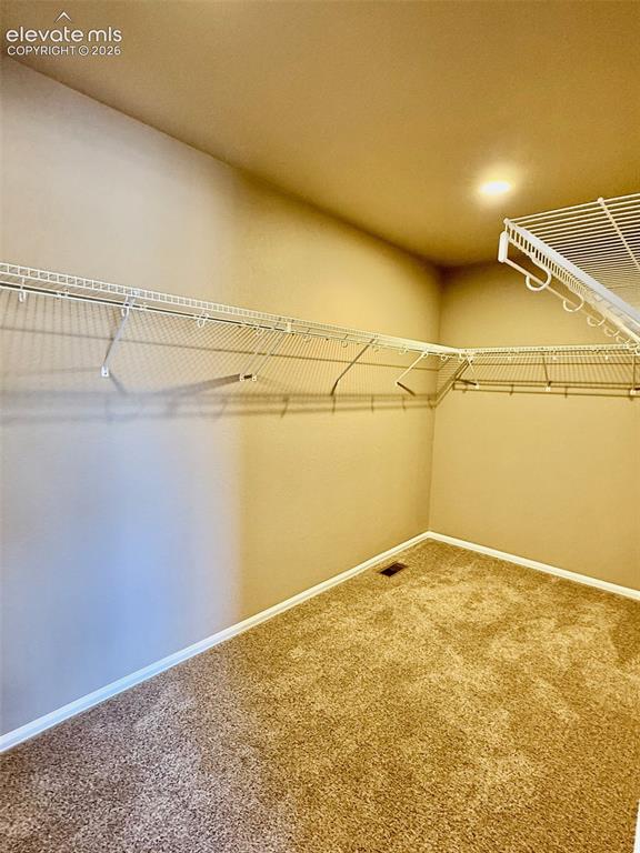 Image 5 of 31: Closet