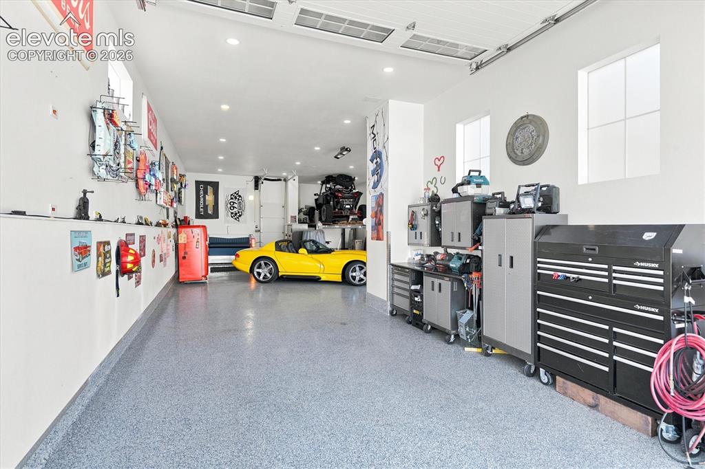 Image 13 of 44: Garage