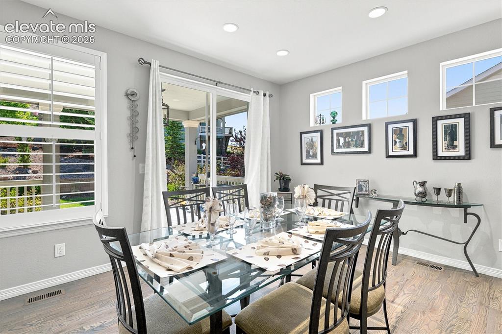 Image 22 of 44: Dining Area