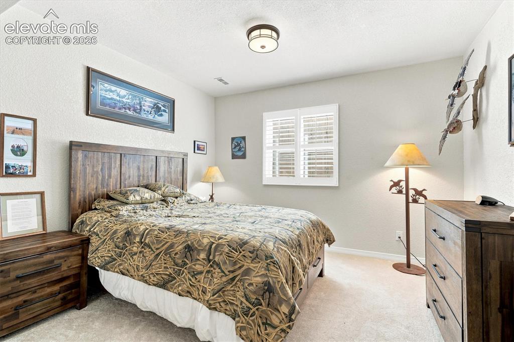 Image 42 of 44: Bedroom
