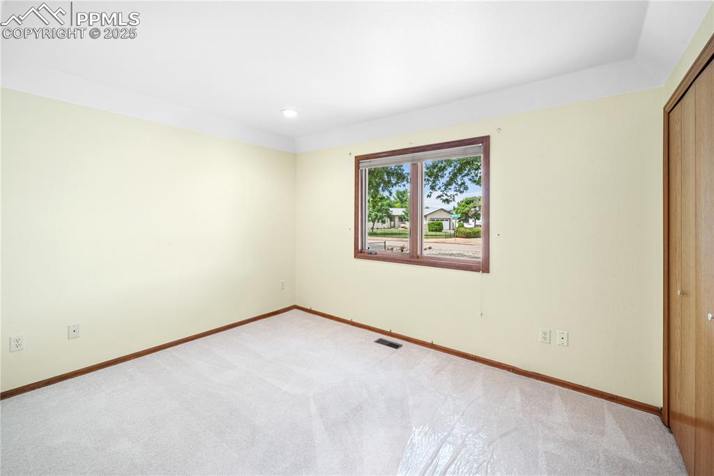 Image 11 of 30: Bedroom