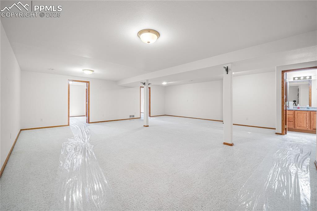 Image 16 of 30: Family Room