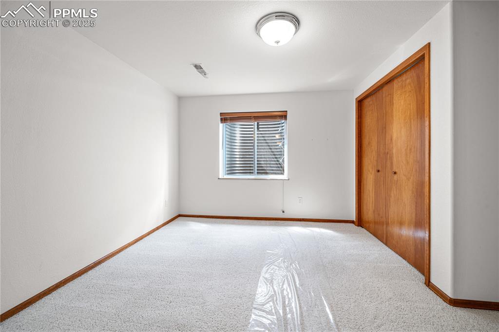 Image 17 of 30: Bedroom