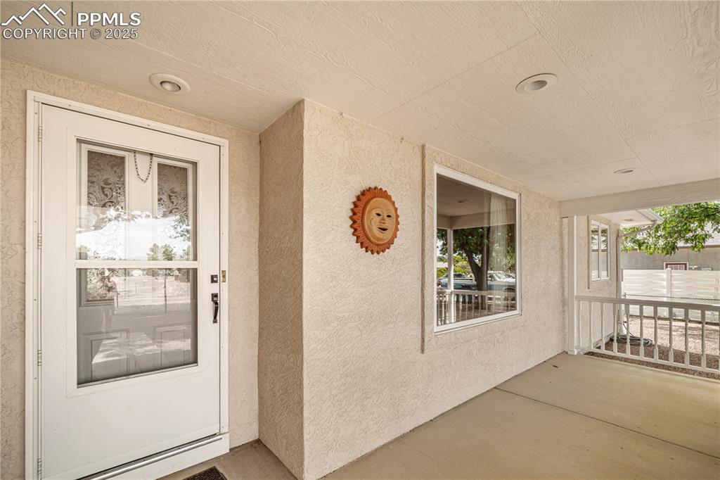 Image 2 of 30: Entry