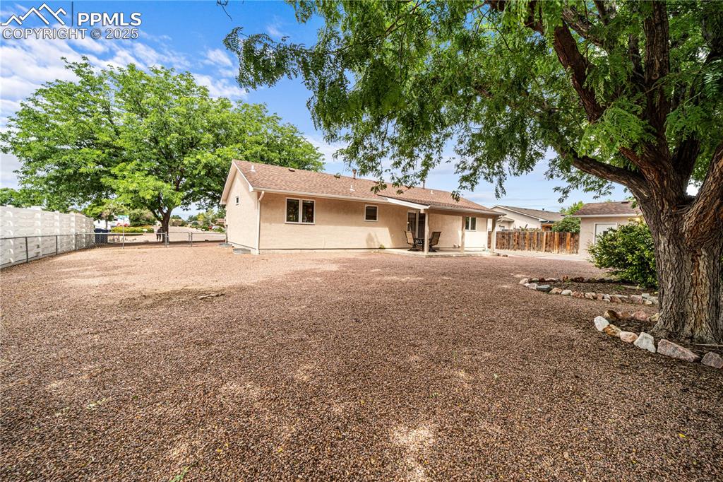 Image 28 of 30: Back of Structure