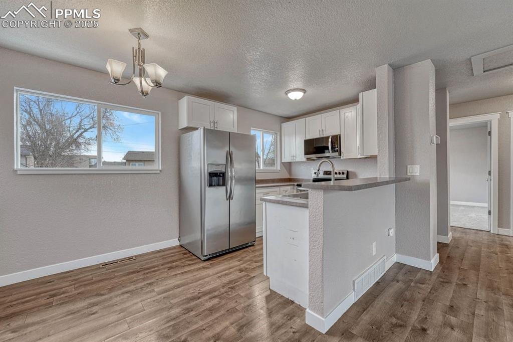 Image 10 of 49: Kitchen
