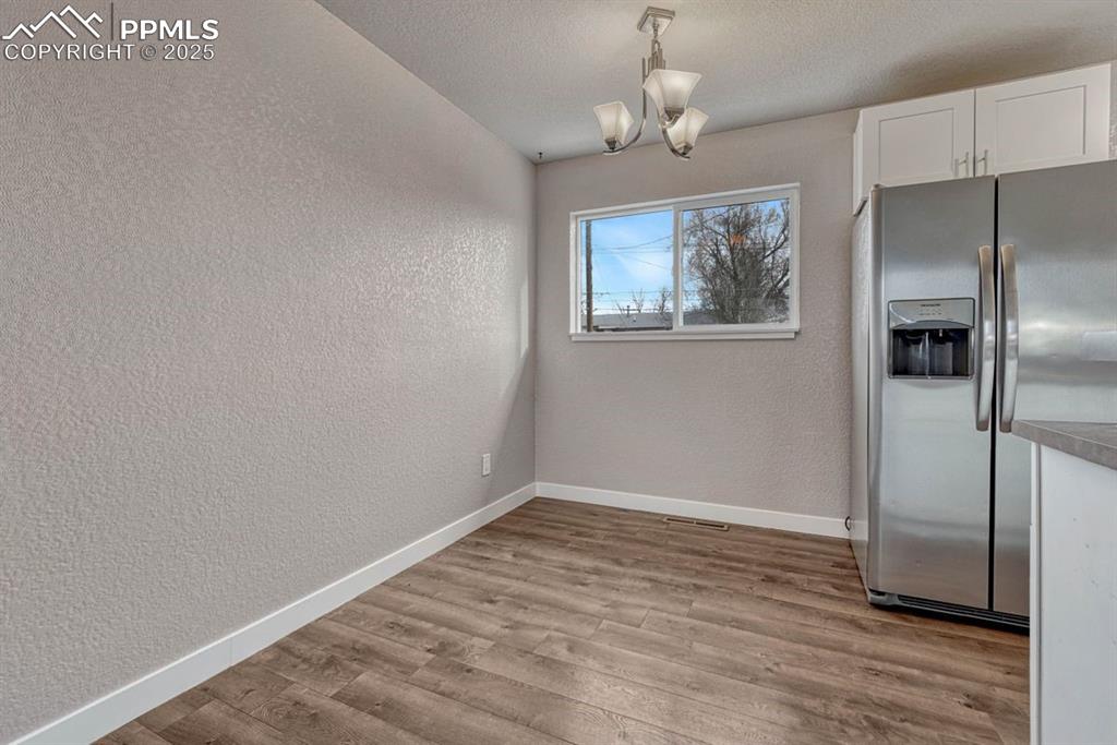 Image 11 of 49: Dining Area