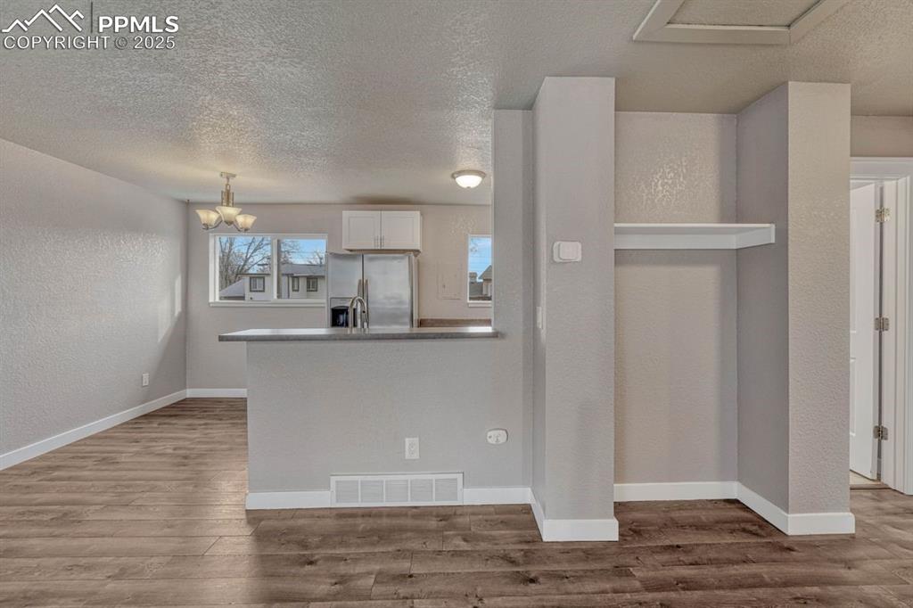 Image 16 of 49: Kitchen