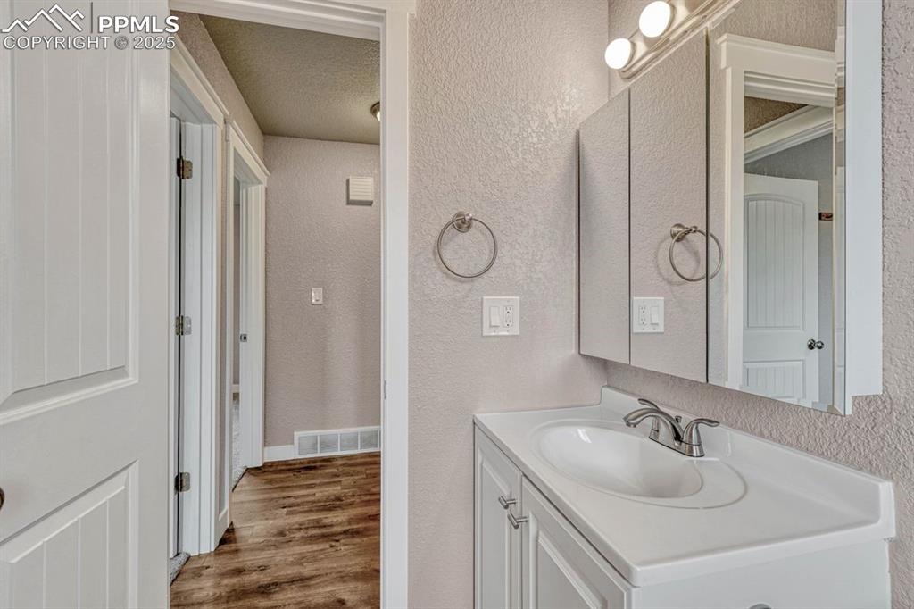 Image 18 of 49: Bathroom