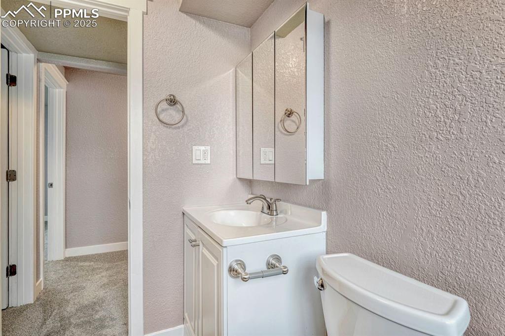 Image 32 of 49: Bathroom