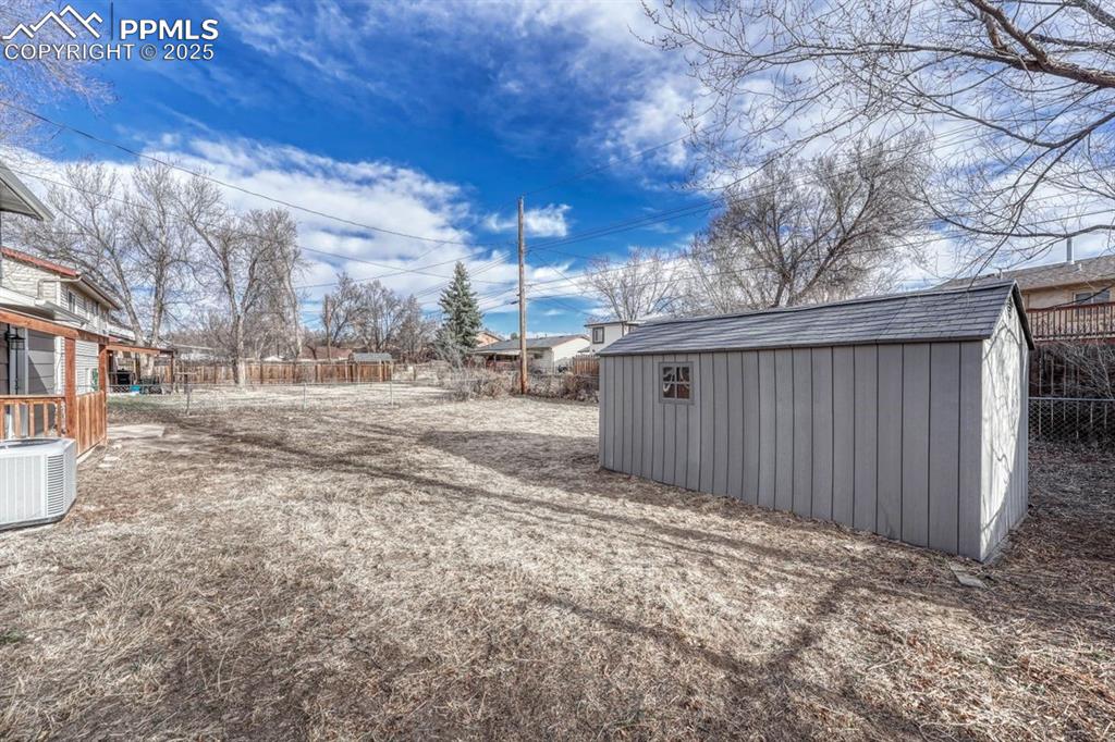 Image 42 of 49: Yard