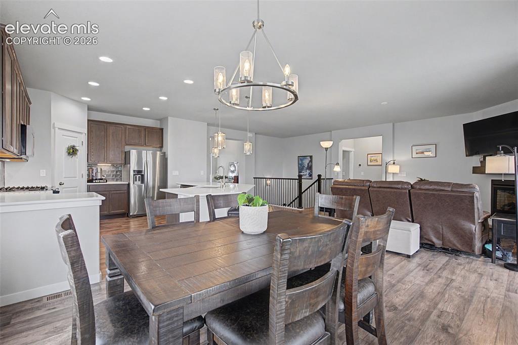 Image 10 of 47: Dining Area