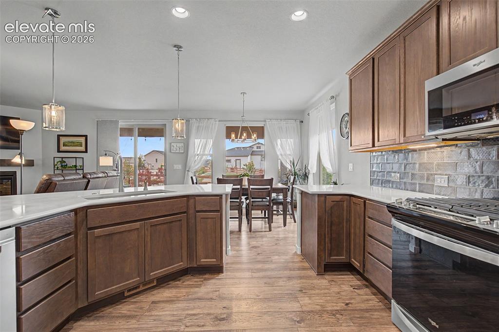 Image 13 of 47: Kitchen
