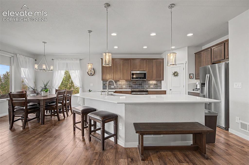 Image 15 of 47: Kitchen