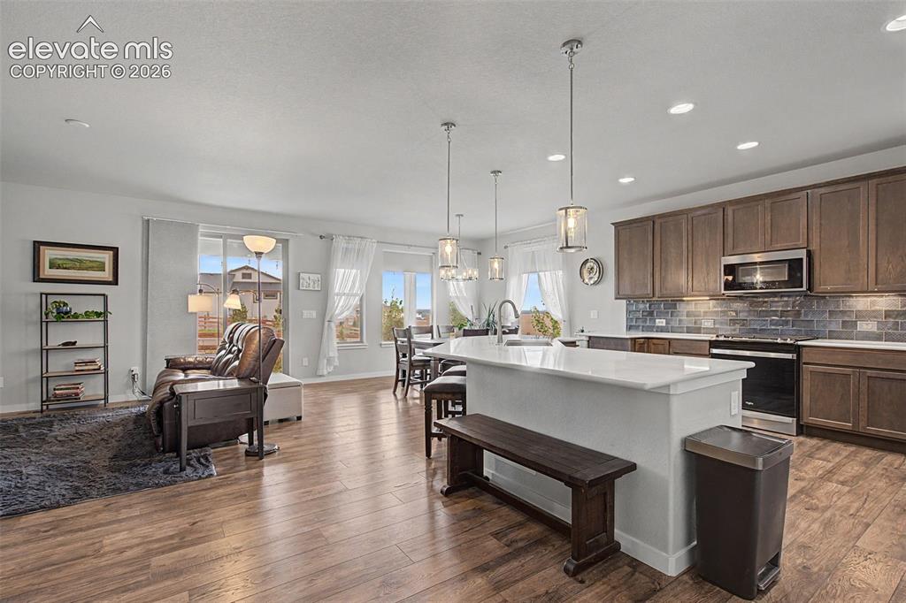 Image 16 of 47: Kitchen