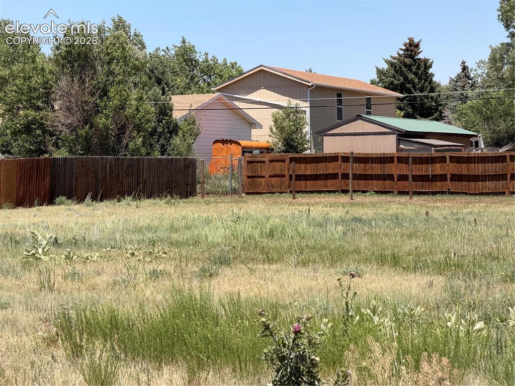 Image 6 of 6: Yard