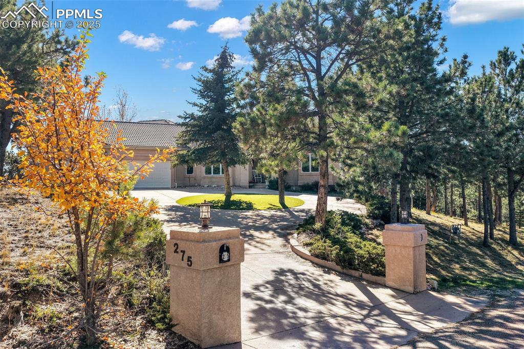 Image 28 of 50: Entry