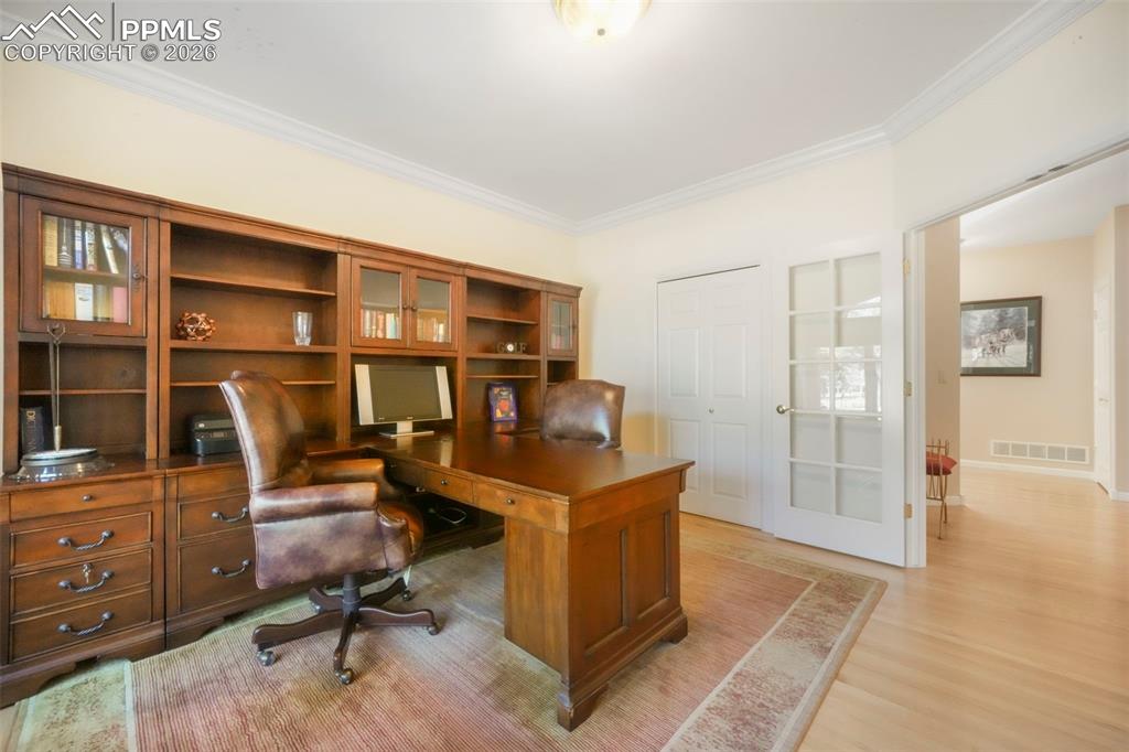 Image 30 of 50: French doors