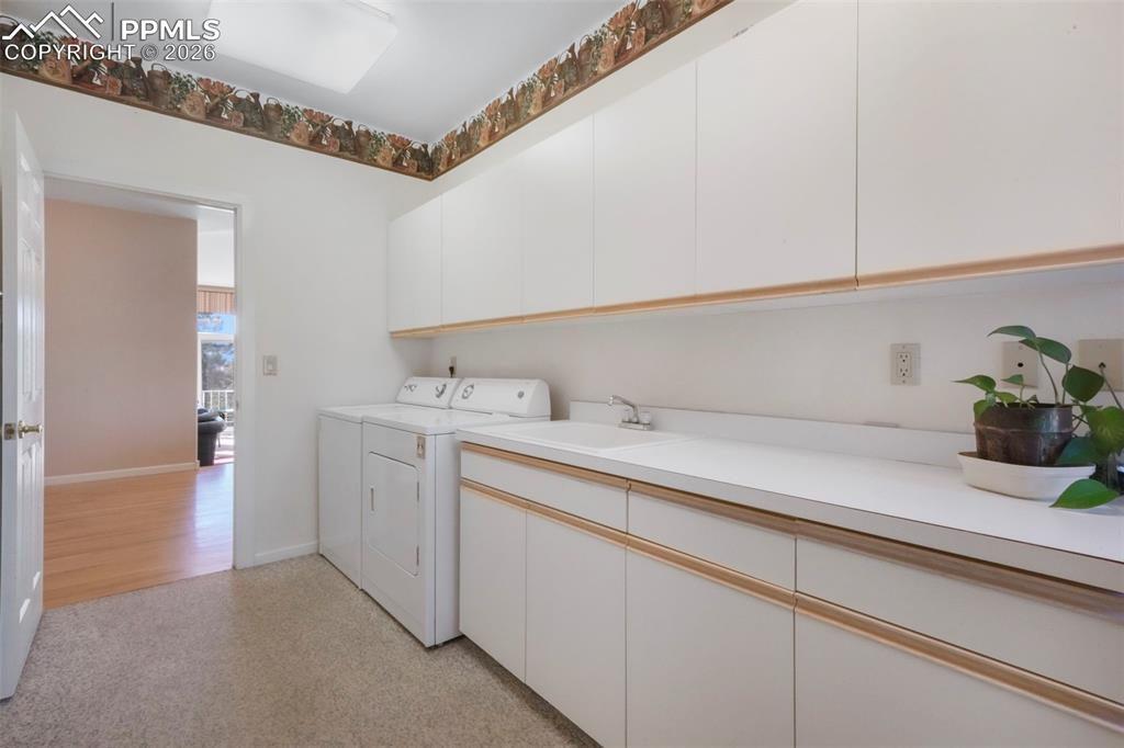 Image 37 of 50: Laundry