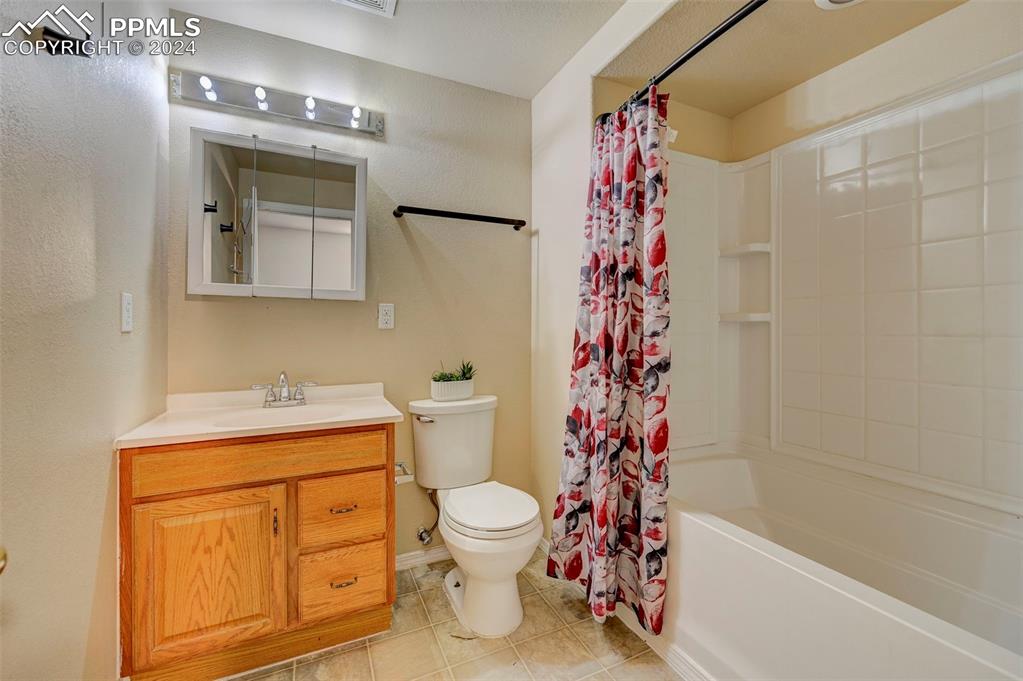 Image 42 of 50: basement full bathroom