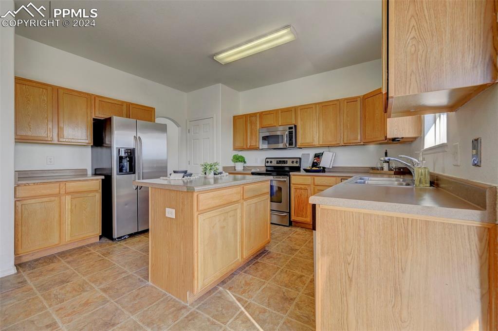 Image 50 of 50: Kitchen