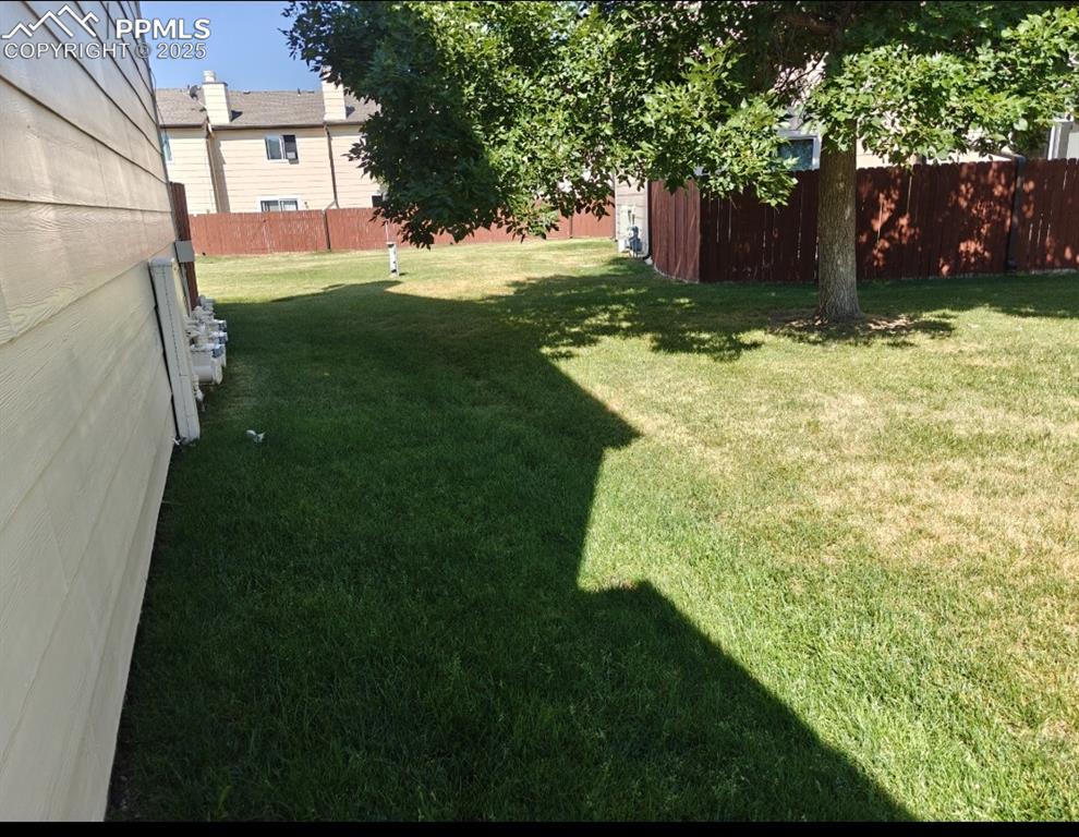 Image 16 of 17: View of yard