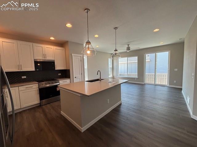 Image 4 of 12: Kitchen