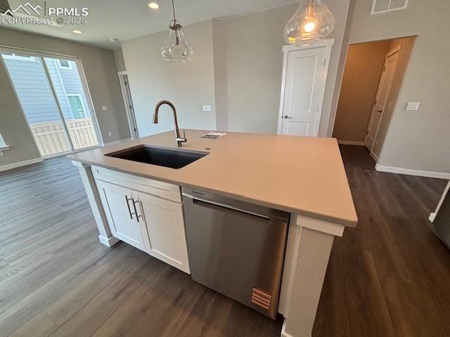 Image 6 of 12: Kitchen