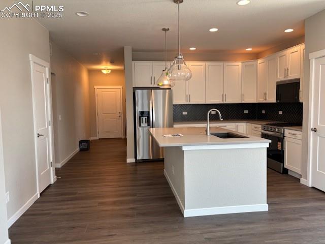 Image 7 of 12: Kitchen