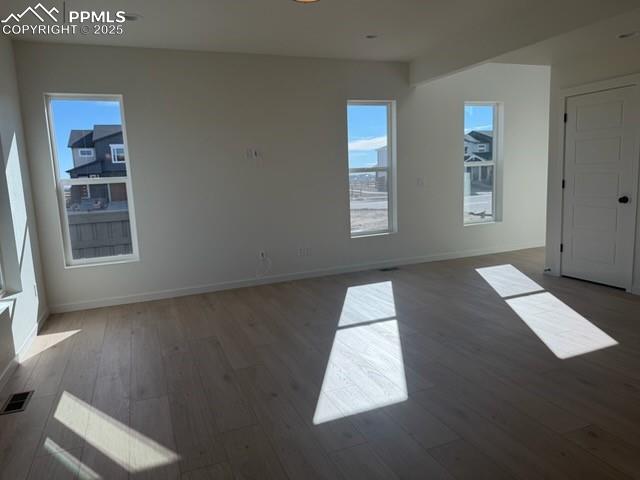 Image 10 of 15: Living Room