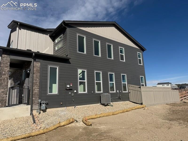 Image 3 of 15: Side of Structure