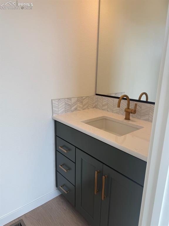 Image 7 of 15: Bathroom