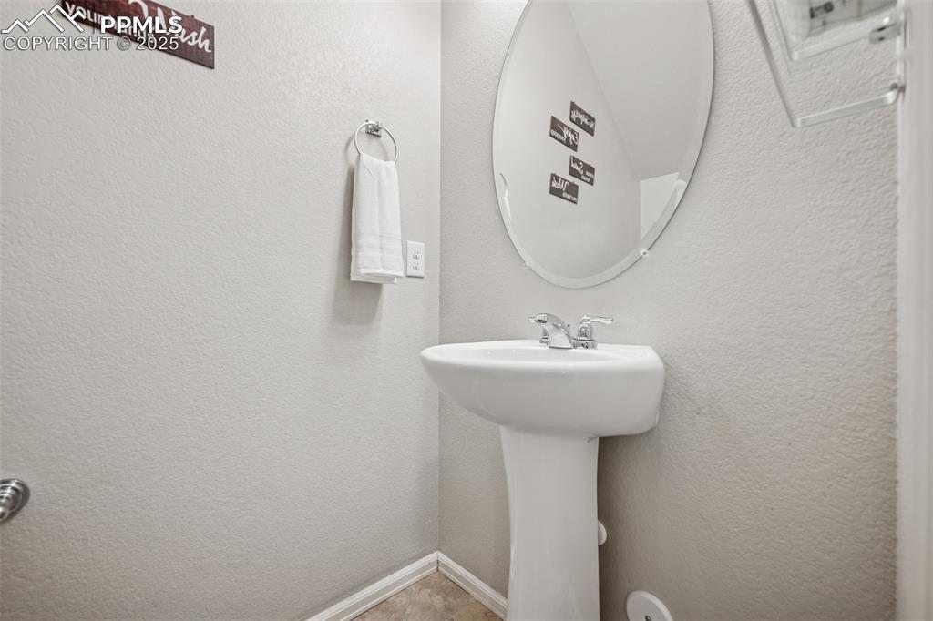 Image 12 of 25: Bathroom