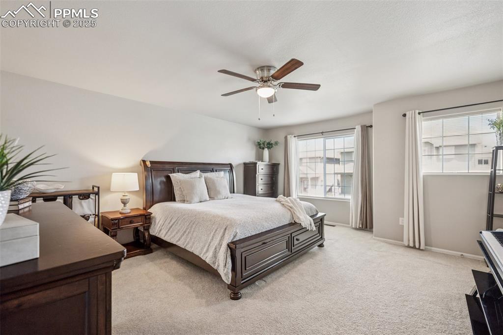 Image 16 of 25: Bedroom