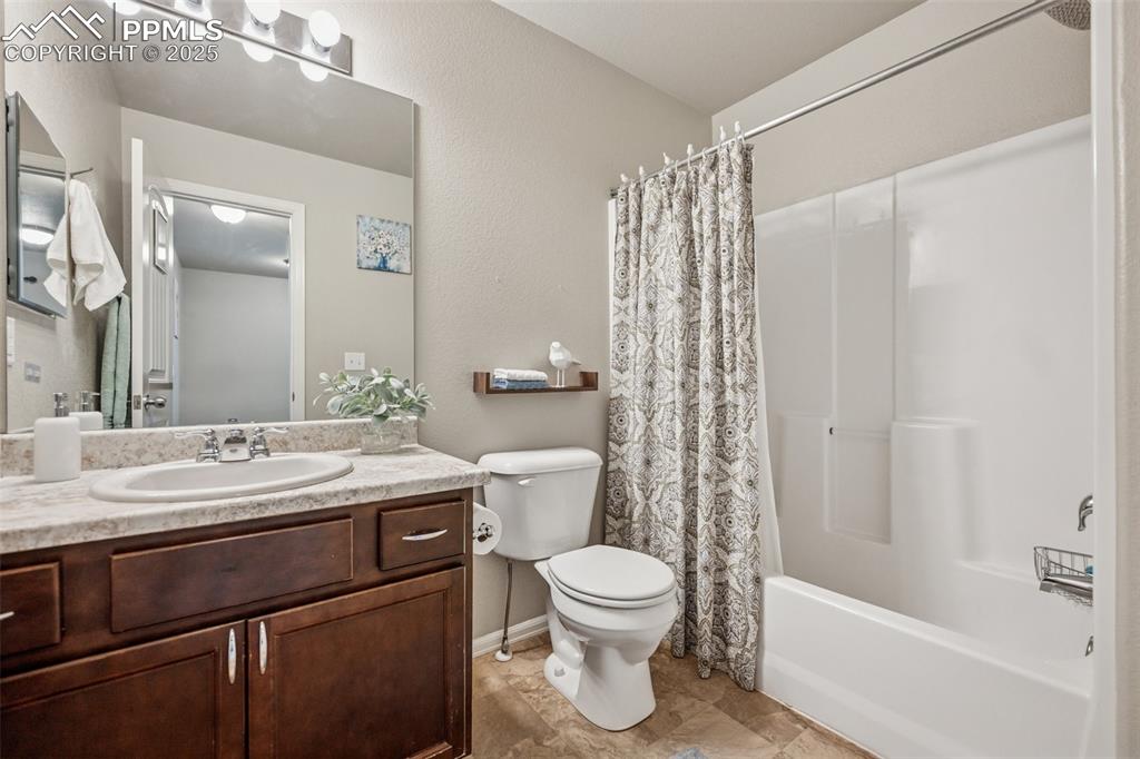 Image 21 of 25: Bathroom