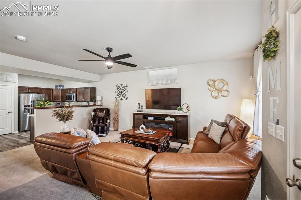 Image 5 of 25: Living Room