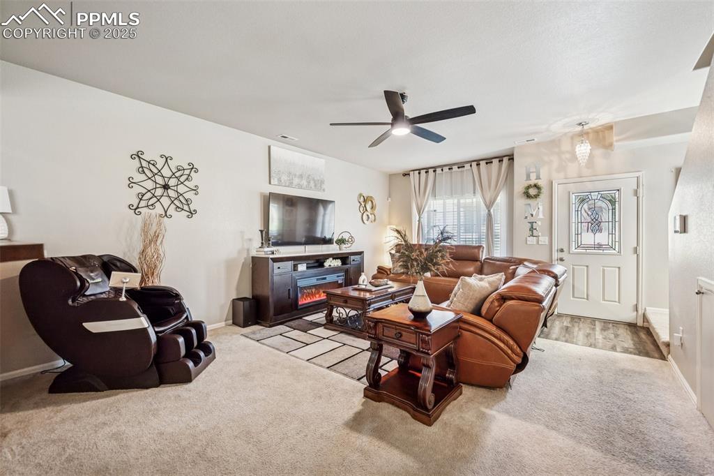 Image 6 of 25: Living Room
