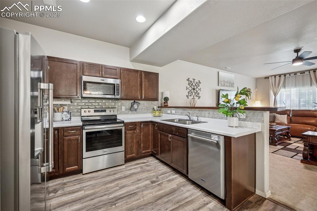 Image 9 of 25: Kitchen