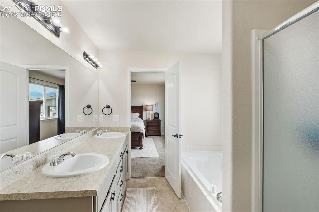 Image 11 of 32: Half bath on main level with new tile