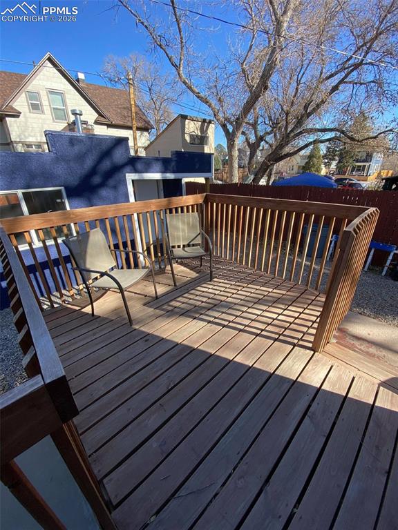 Image 20 of 33: Deck