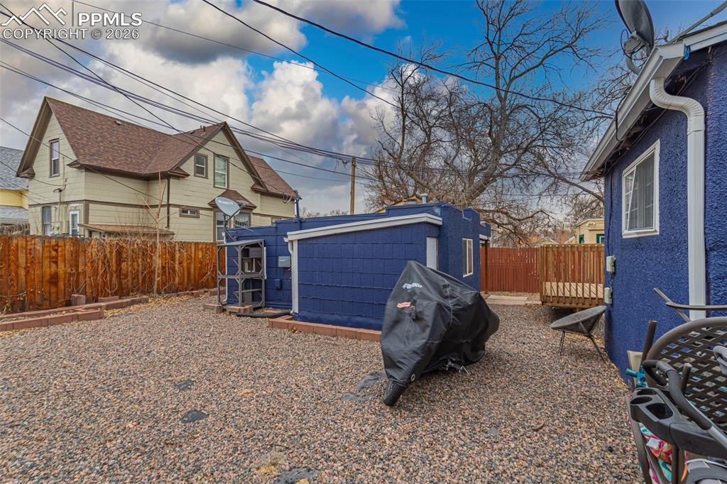 Image 21 of 33: View of yard